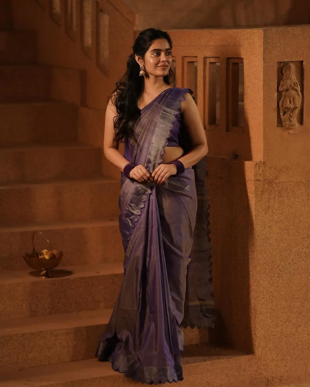 Kushita Kallapu In Traditional Violet Saree Sleeveless Blouse